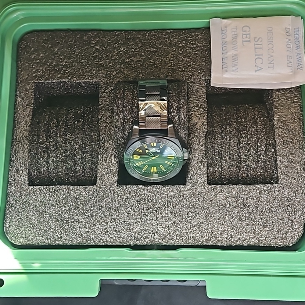 NIB INVICTA Speedway Watch in Black and Yellow & Green 3 Slot Case - Picture 2 of 16